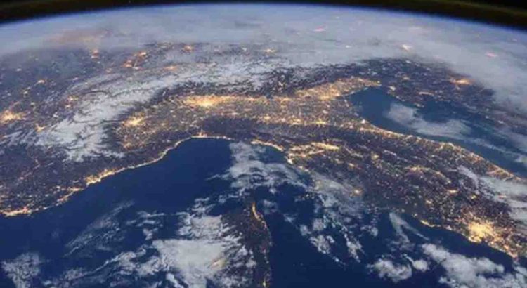 NASA Astronaut Shares